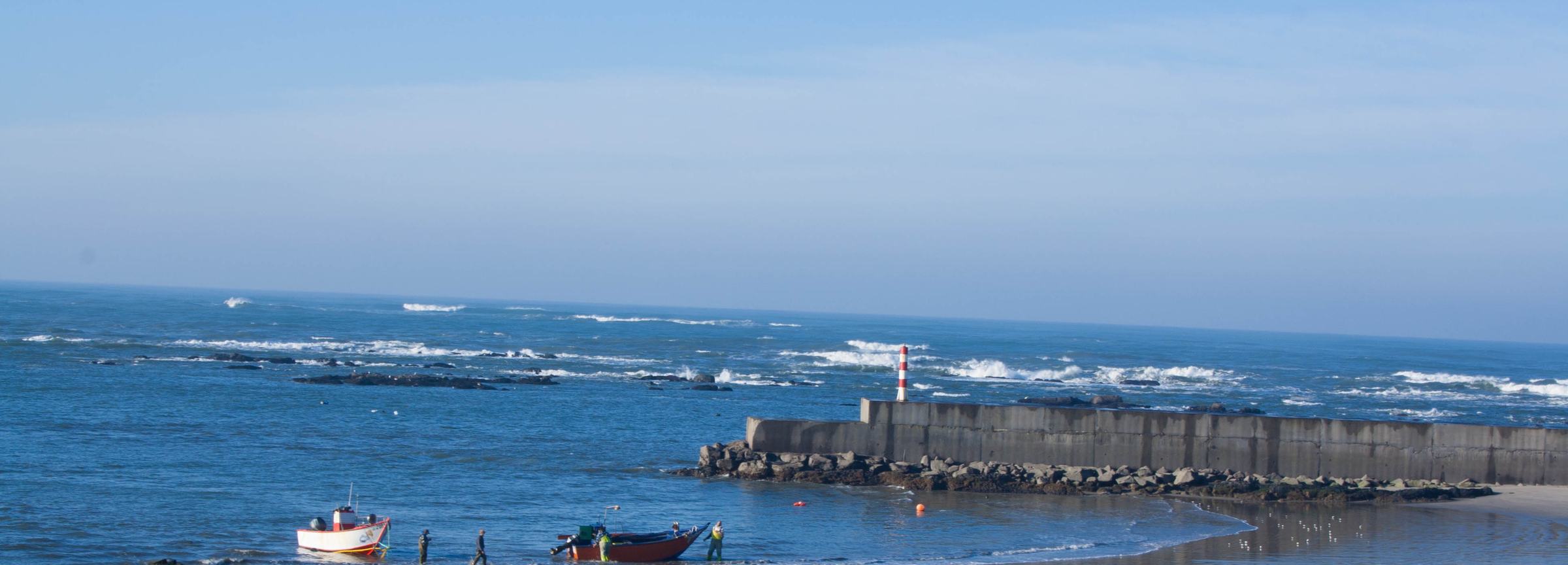 Fishing boats coming ashore on the Atlantic coast at Castelo de Neiva, Viana do Castelo
